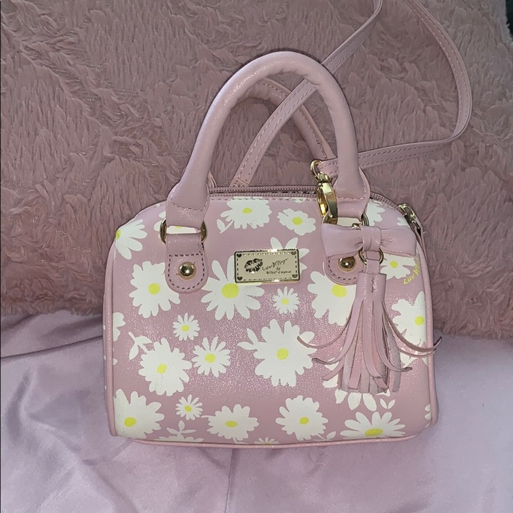 Cutest betsy johnson mini crossbody bag 🌼🌸
